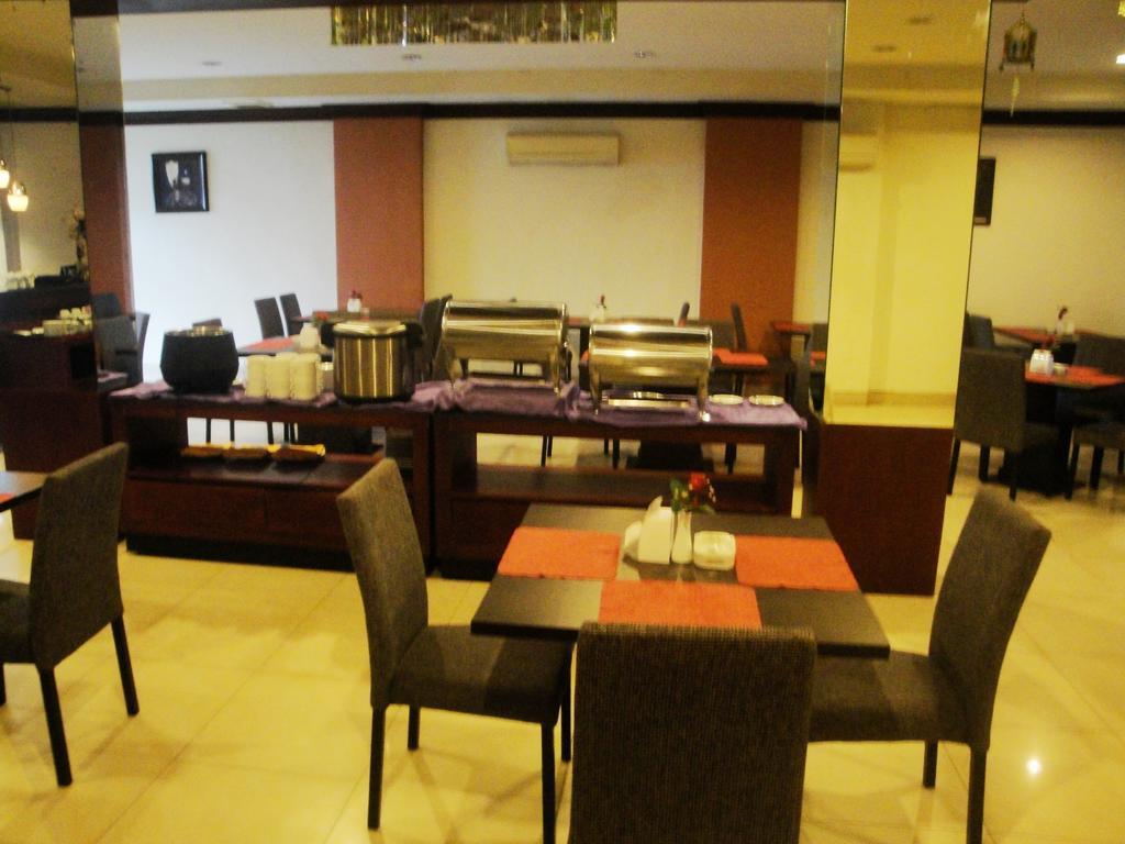 Kendari Imperial Hotel מראה חיצוני תמונה