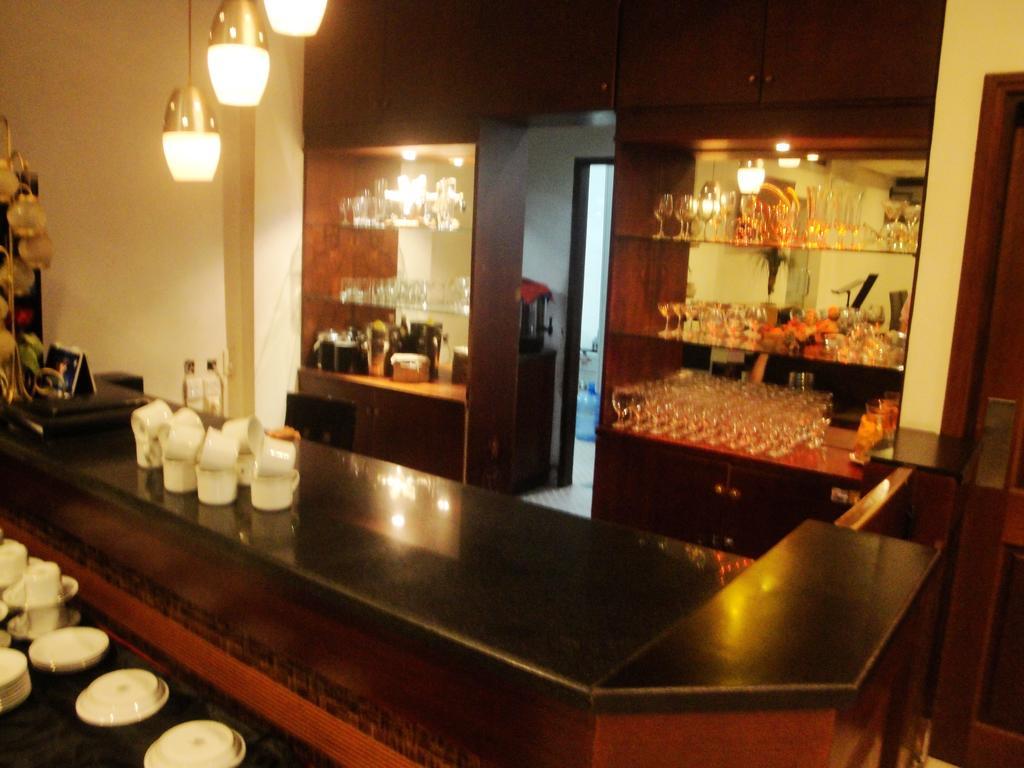 Kendari Imperial Hotel מראה חיצוני תמונה