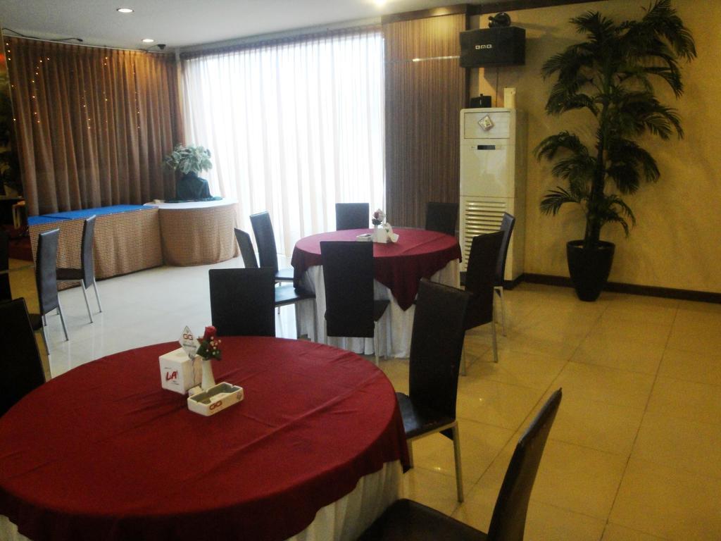 Kendari Imperial Hotel מראה חיצוני תמונה