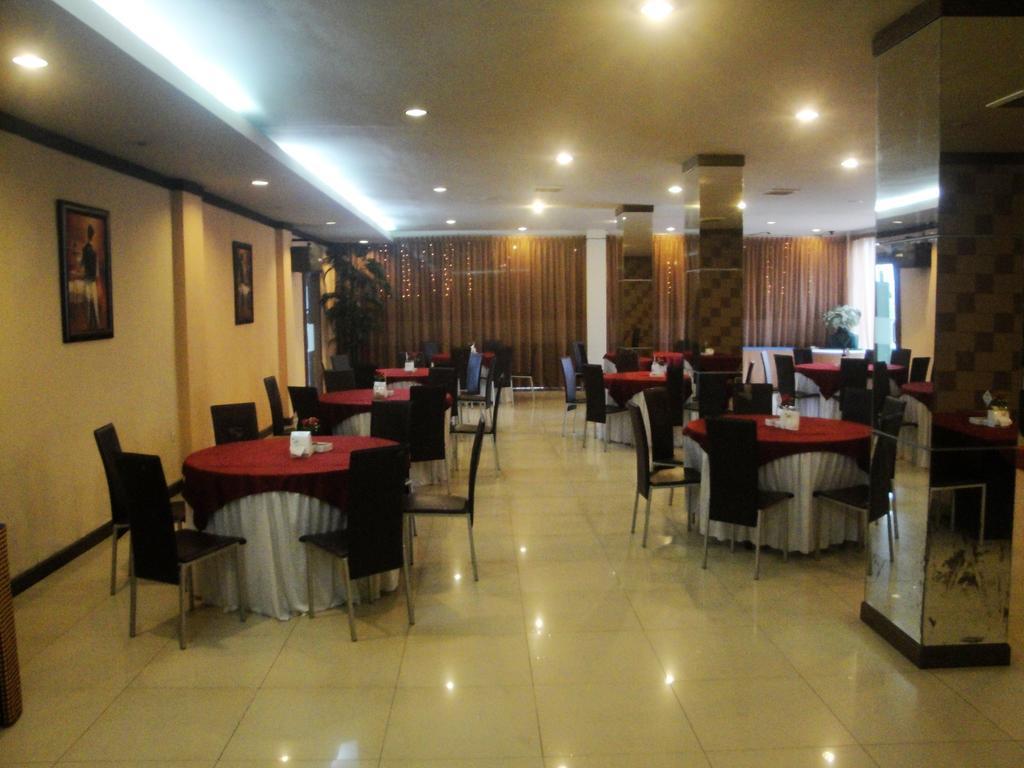 Kendari Imperial Hotel מראה חיצוני תמונה