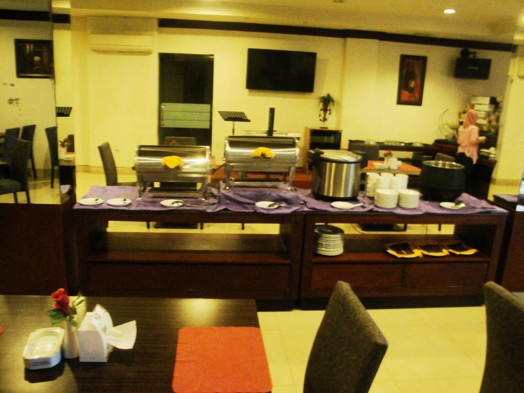 Kendari Imperial Hotel מראה חיצוני תמונה