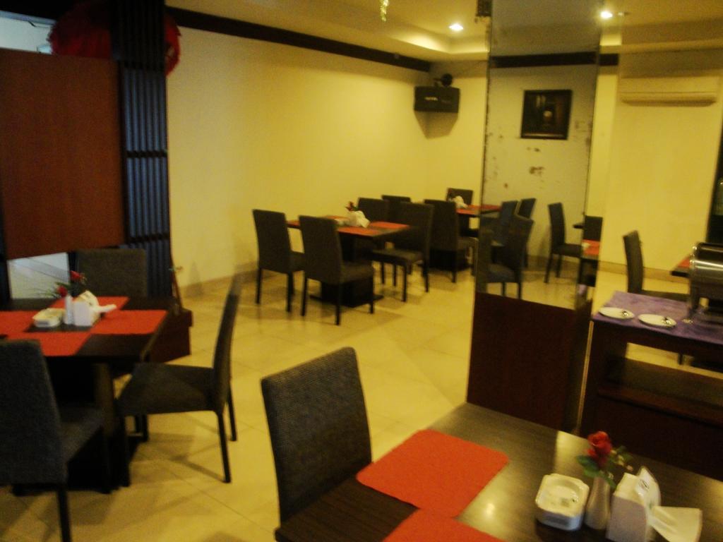 Kendari Imperial Hotel מראה חיצוני תמונה