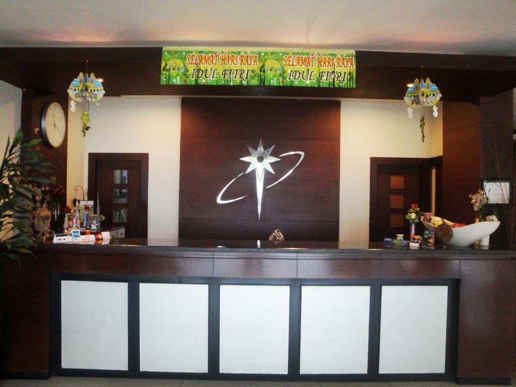 Kendari Imperial Hotel מראה חיצוני תמונה