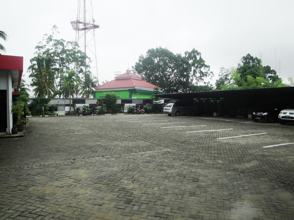 Kendari Imperial Hotel מראה חיצוני תמונה