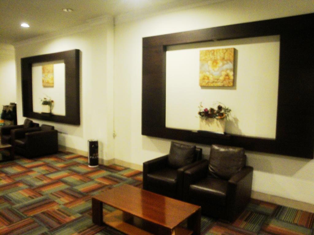 Kendari Imperial Hotel מראה חיצוני תמונה