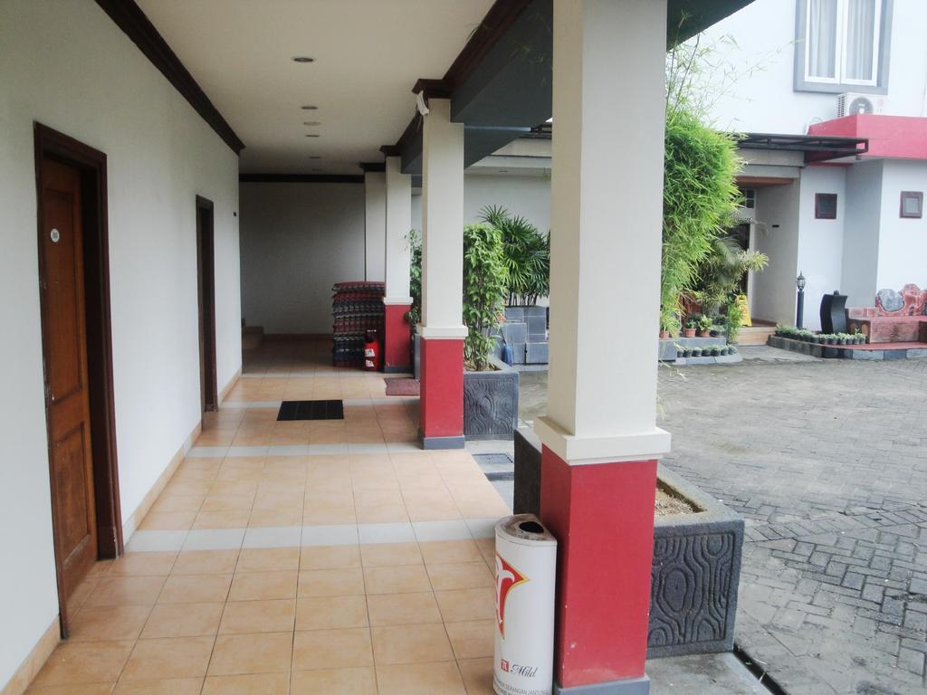 Kendari Imperial Hotel מראה חיצוני תמונה