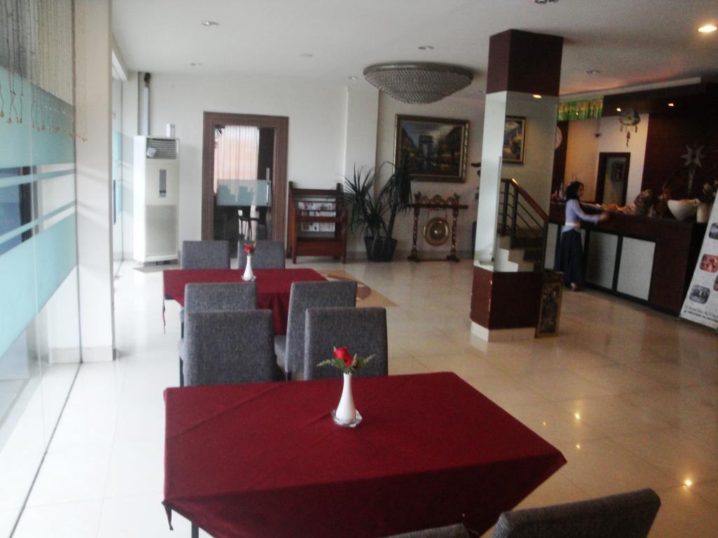 Kendari Imperial Hotel מראה חיצוני תמונה