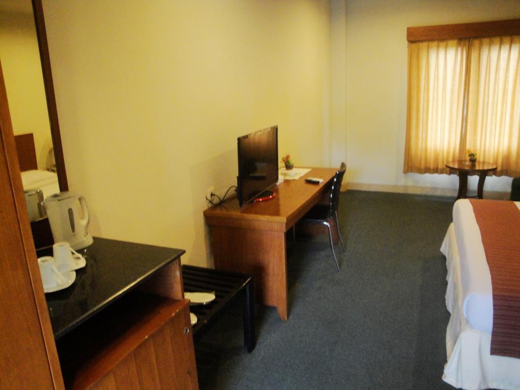 Kendari Imperial Hotel חדר תמונה