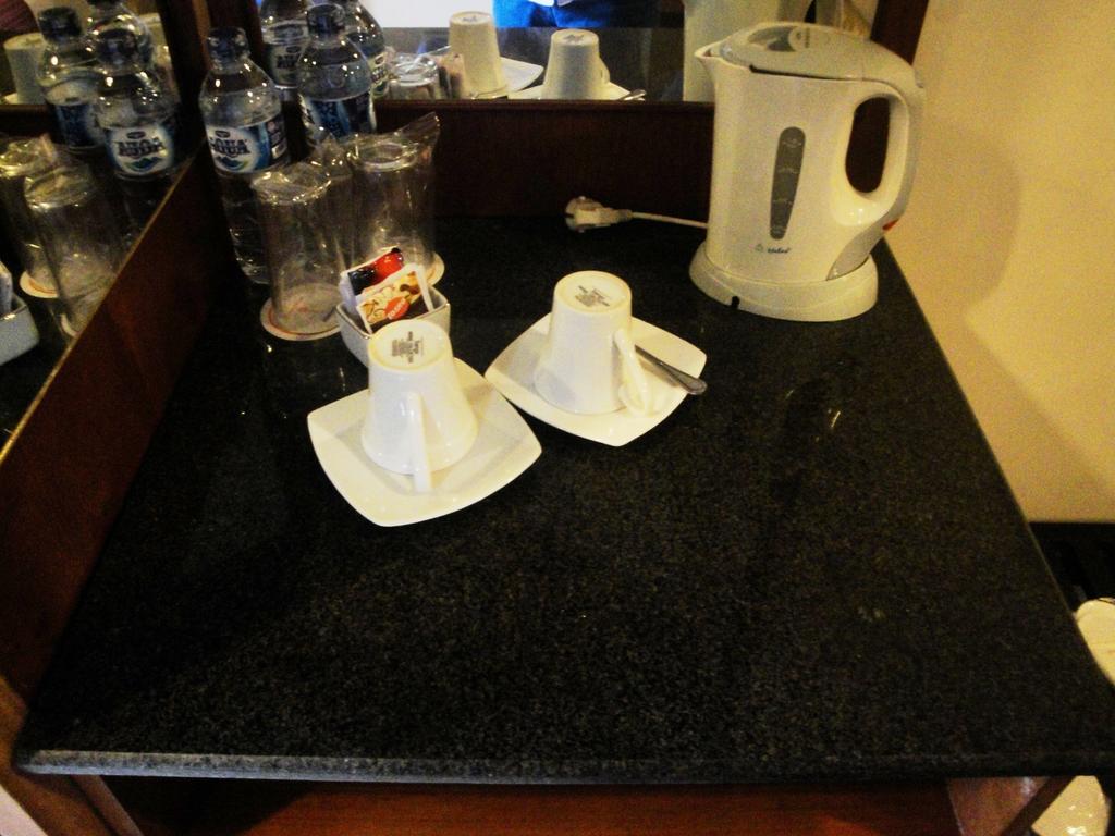Kendari Imperial Hotel חדר תמונה