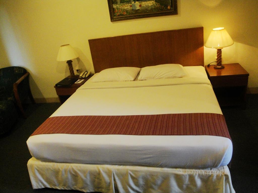Kendari Imperial Hotel חדר תמונה