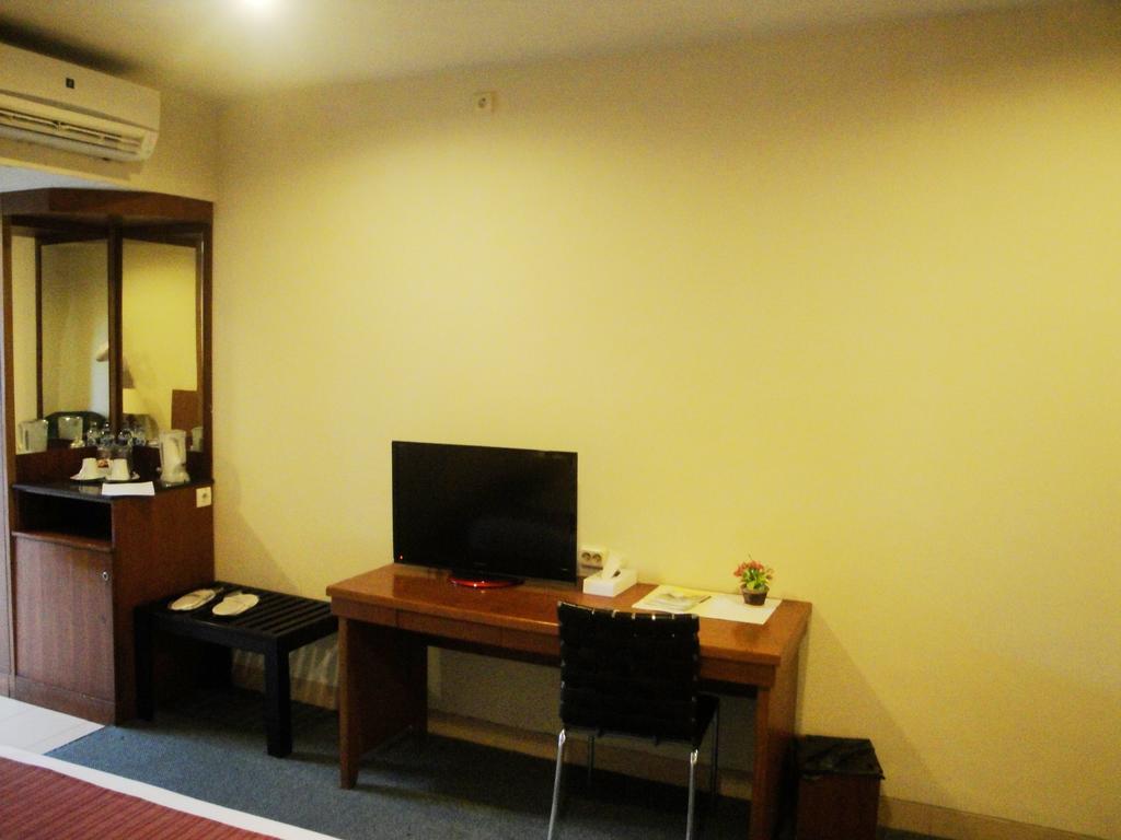 Kendari Imperial Hotel חדר תמונה