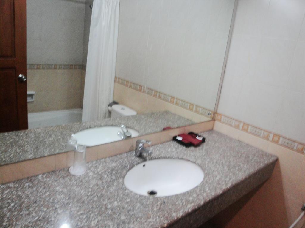 Kendari Imperial Hotel חדר תמונה