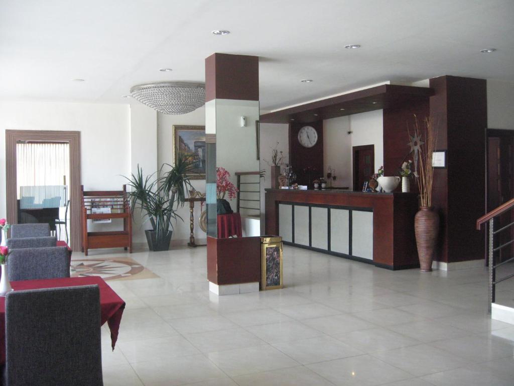 Kendari Imperial Hotel מראה חיצוני תמונה