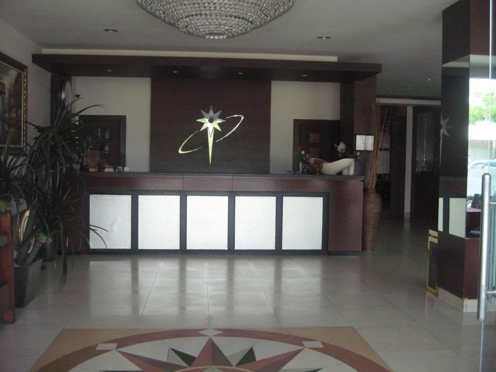 Kendari Imperial Hotel מראה חיצוני תמונה