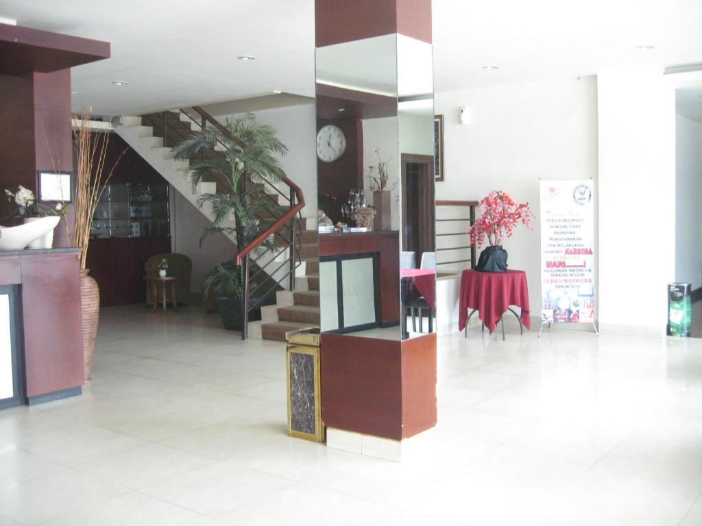 Kendari Imperial Hotel מראה חיצוני תמונה