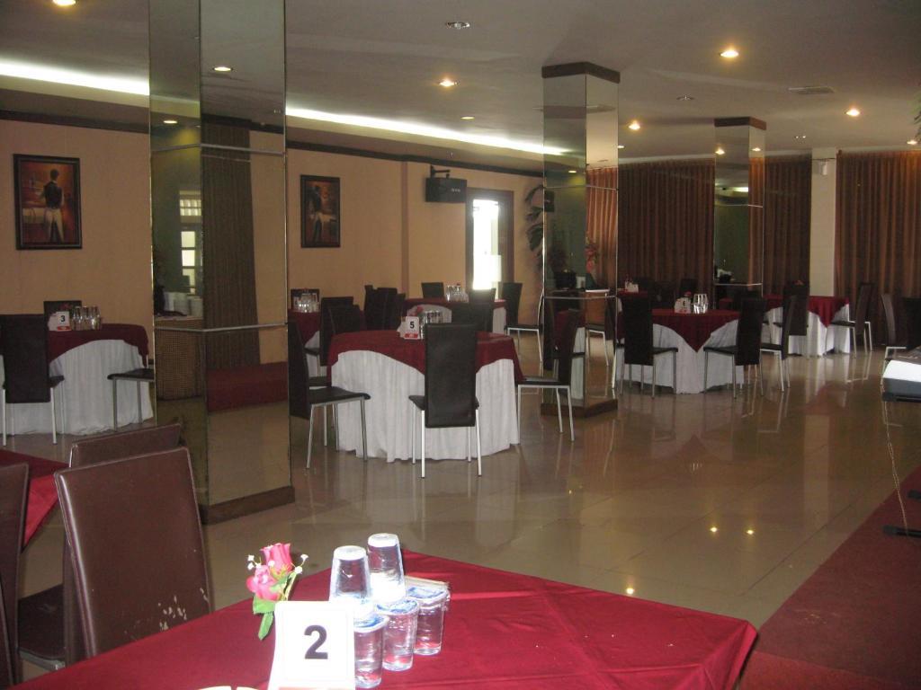 Kendari Imperial Hotel מראה חיצוני תמונה