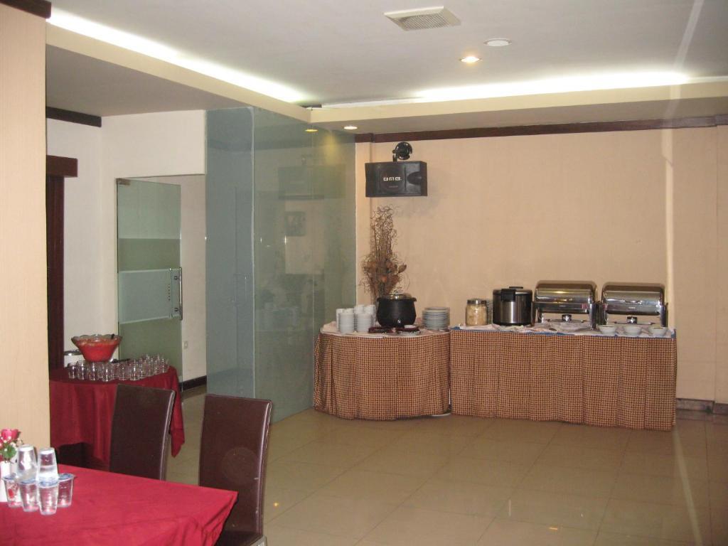 Kendari Imperial Hotel מראה חיצוני תמונה