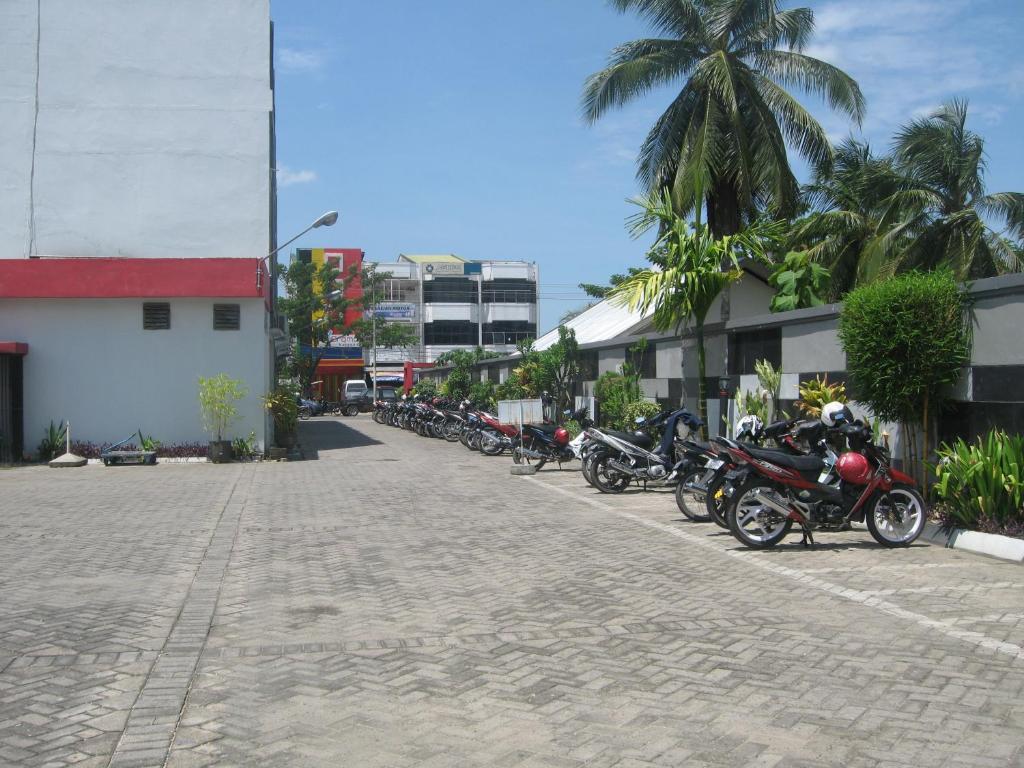 Kendari Imperial Hotel מראה חיצוני תמונה